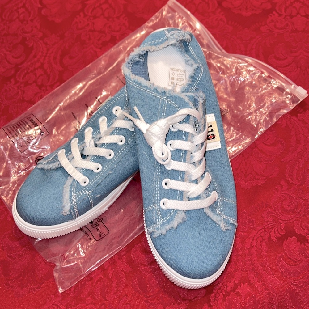 Super cute brand new Slip on Sneakers